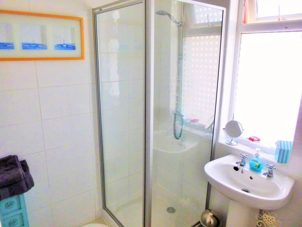 Dunsandles Guesthouse Wallasey Room photo